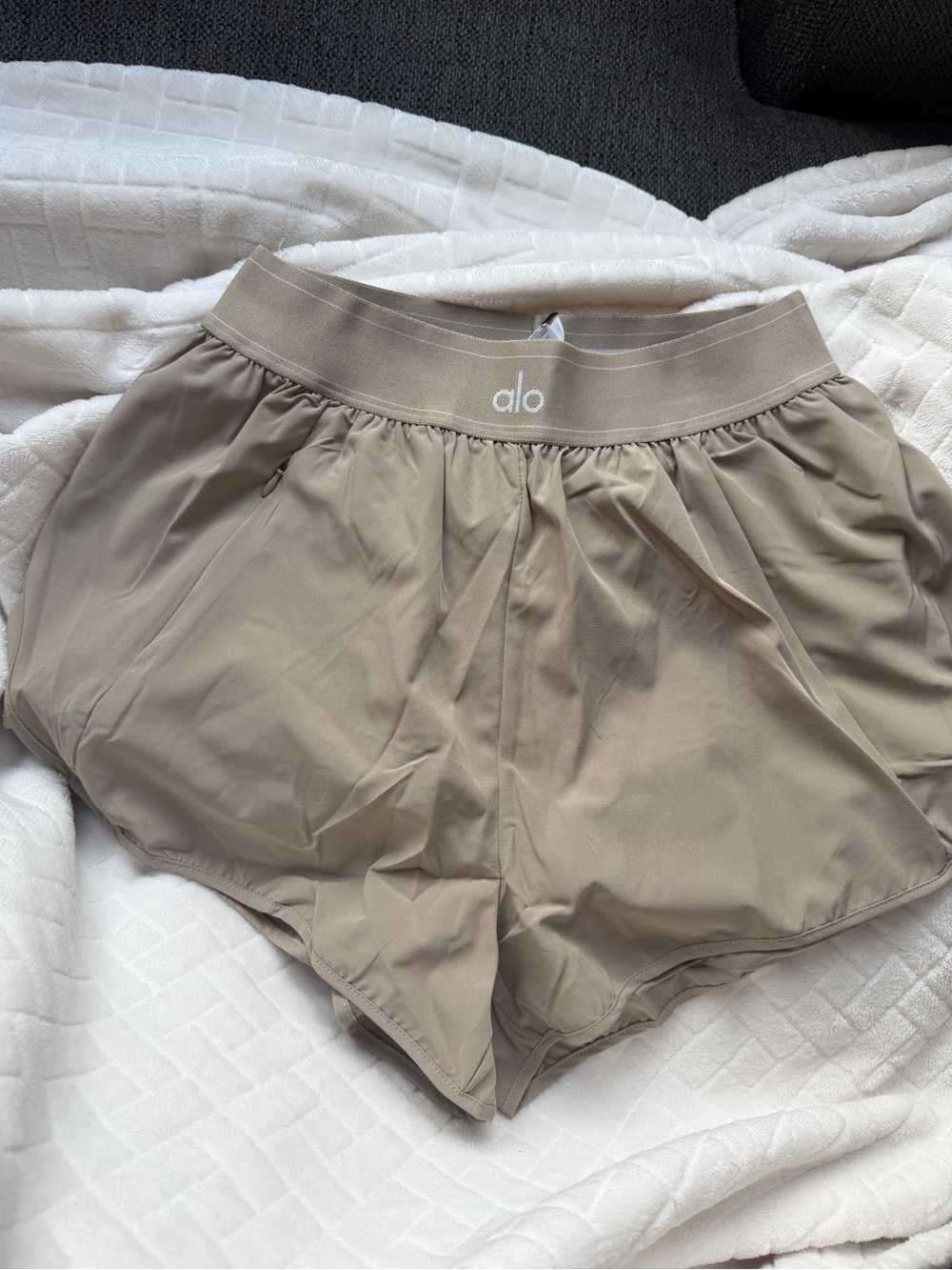 ALO Yoga Women's High-Rise Flow Shorts color gravel